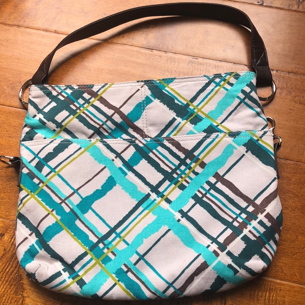 new! Thirty-one Suite Cross & Fold in Sea Plaid